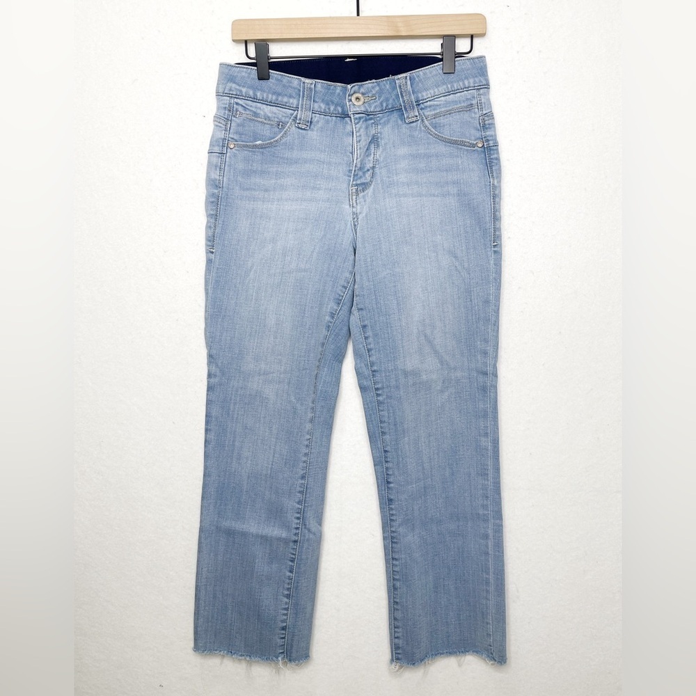 Jag Raw Hem Mid Rise Straight Leg Light Wash Jeans 6/28